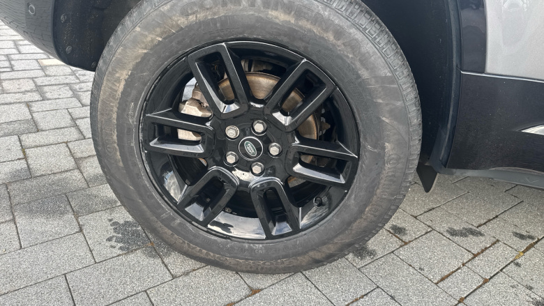 Land Rover Defender 3.0 D250 X-Dynamic SE 110 5dr Auto Diesel Estate